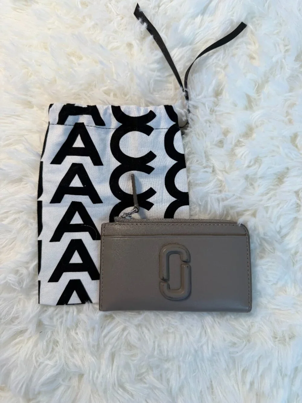 Marc Jacob's the Leather J Marc Top Zip Multi Wallet